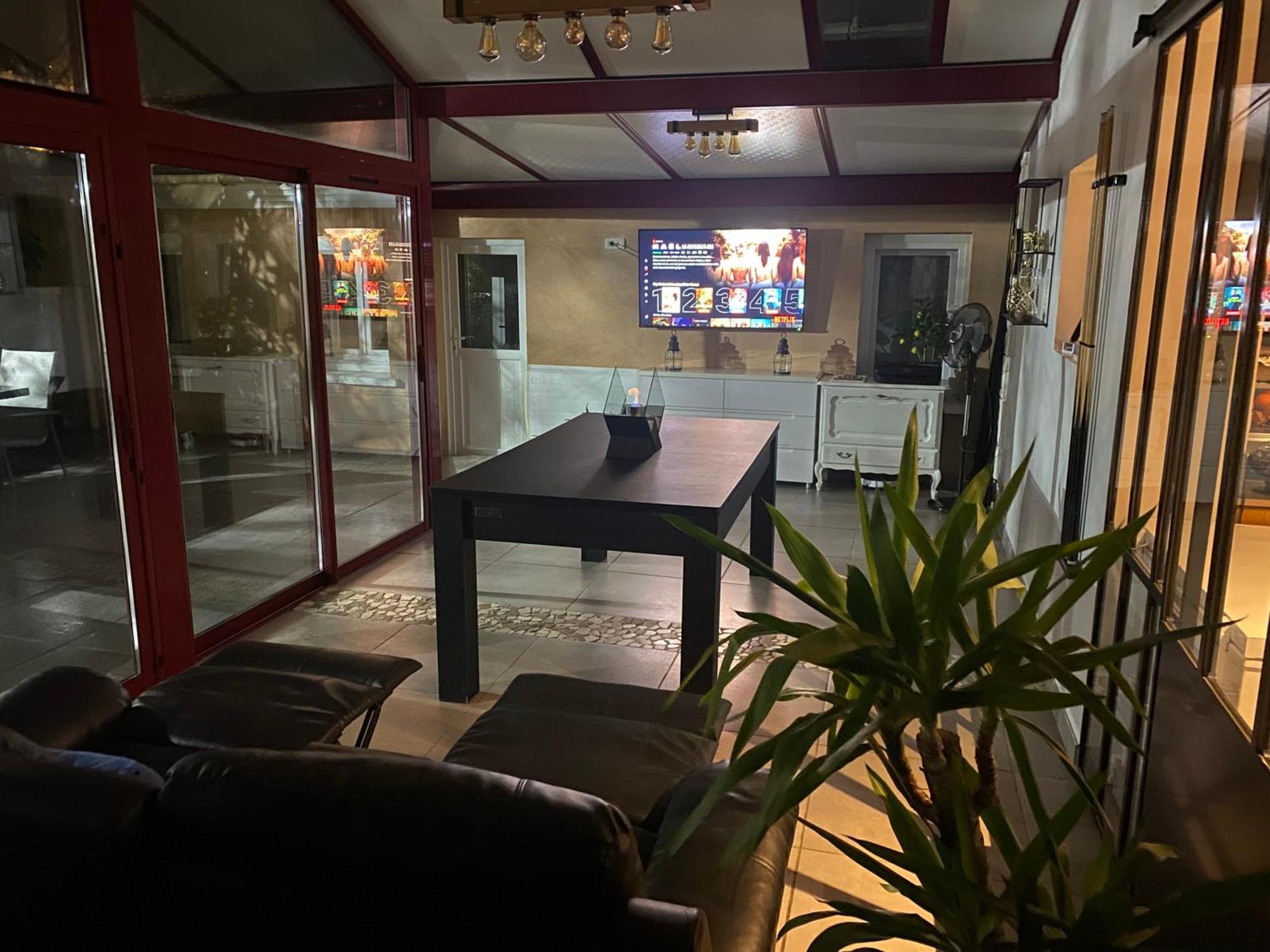 Dependance Avec Billard A Proximite Zenith Rouen Hotell Le Grand-Quevilly Exteriör bild